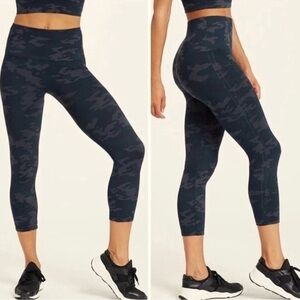 SPANX Camouflaged crop leggings